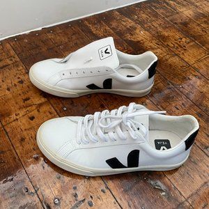 Veja - Women's Campo Sneakers - 37EU or US 6 - White w/Black Logo
